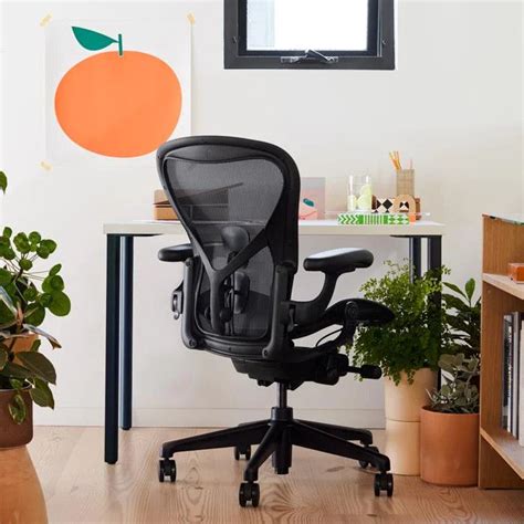 what size herman miller aeron chair should i buy|herman miller aeron which size.